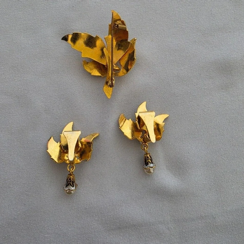 Beautiful Vintage Damascene jewelry set Leaf brooch/matching drop acorn earrings